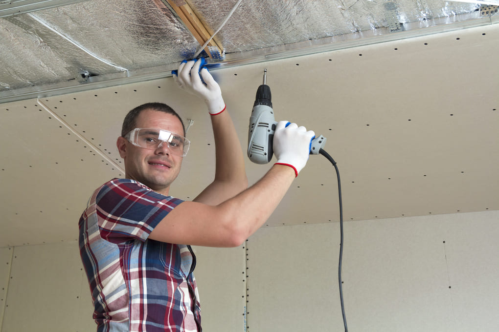 Estética y funcionalidad: emparrillados tee para cielos rasos en Panamá